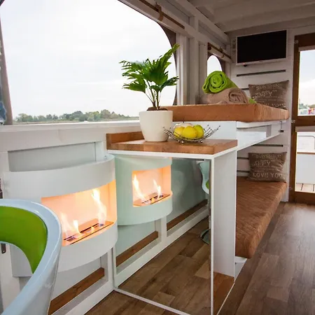 Bateau-hôtel Lisa Boot 3 *